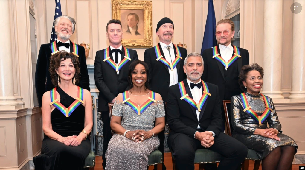 2022 Kennedy Center Honorees, front row from left, Amy Grant, Gladys Knight, George Clooney, Tania León, join, back row from left, Adam Clayton, Larry Mullen Jr., The Edge, and Bono on Saturday, Dec. 3, 2022, in Washington. (AP Photo/Kevin Wolf)