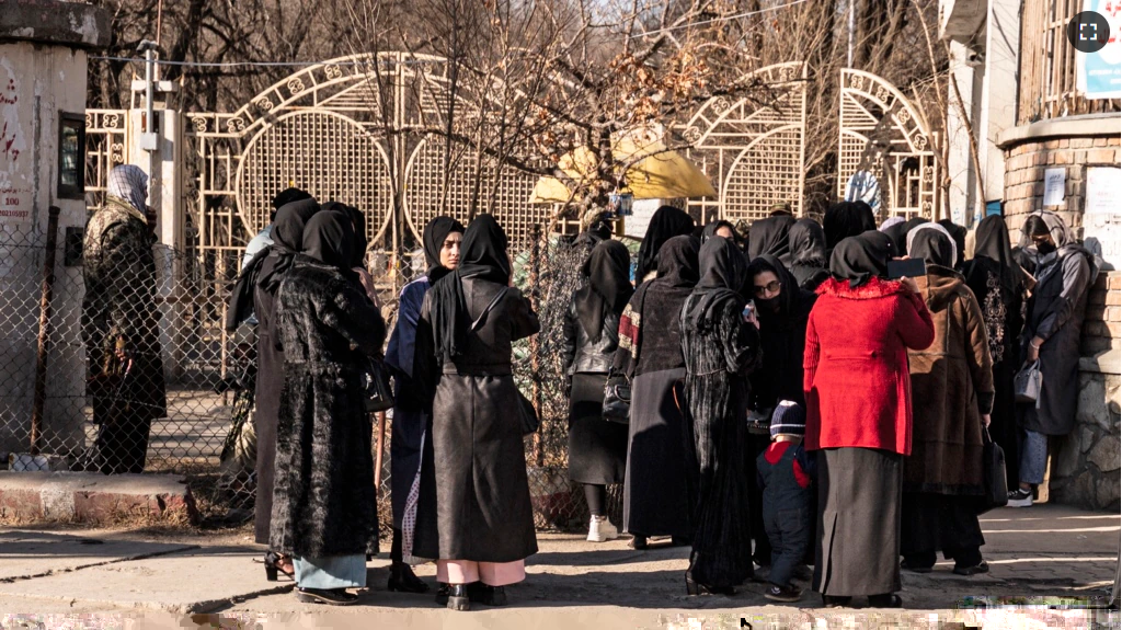 Afghan female university students are stopped by Taliban security personnel next to a university in Kabul, Dec. 21, 2022. (Photo by Wakil KOHSAR / AFP)