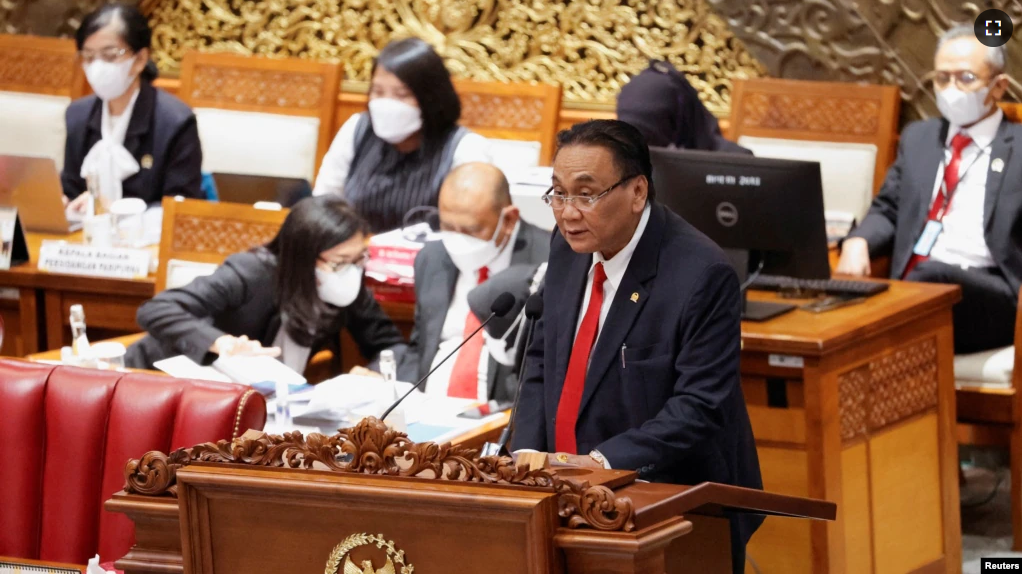 Bambang Wuryanto, head of the parliamentary commission overseeing the revision of Indonesia's criminal code, speaks during a parliamentary plenary meeting in Jakarta, Indonesia, December 6, 2022. (REUTERS/Willy Kurniawan)