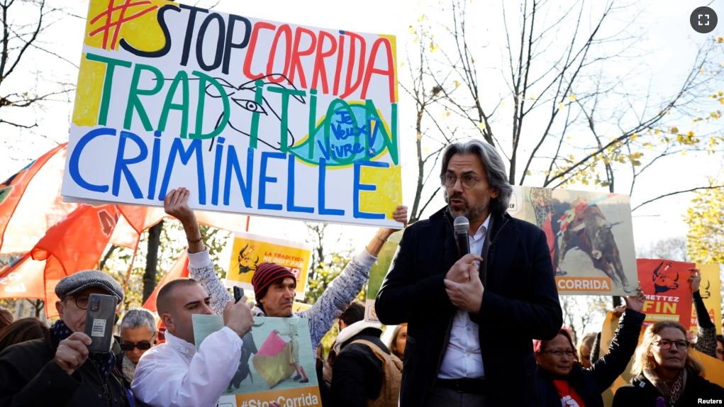 Member of parliament Aymeric Caron of the French far-left opposition party La France Insoumise at an anti-bullfighting protest in Paris, France, November 24, 2022. The sign reads "Stop Corrida. Criminal tradition". (REUTERS/Sarah Meyssonnier)