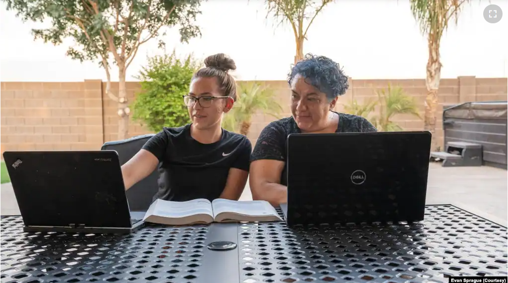 Penny (right) and Stacy Good, a mother and daughter in Maricopa Community College's artificial intelligence program, which receives support from Intel's AI for Workforce Program. (Credit: Evan Sprague/Intel Corporation)