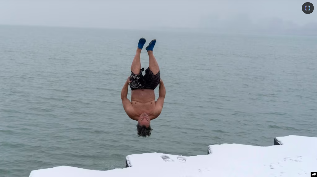 "The Great Lake Jumper" Dan O'Conor takes a plunge into the frigid waters of Lake Michigan, as he does every morning, Thursday, Jan. 26, 2023, in Chicago.(AP Photo/Erin Hooley)