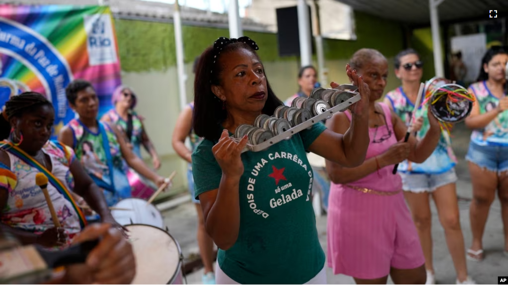 Members of the Turma da Paz de Madureira, or TPM, samba school rehearse in preparation for Rio's Carnival parade, in Rio de Janeiro, Brazil, Saturday, Feb. 4, 2023. (AP Photo/Silvia Izquierdo)