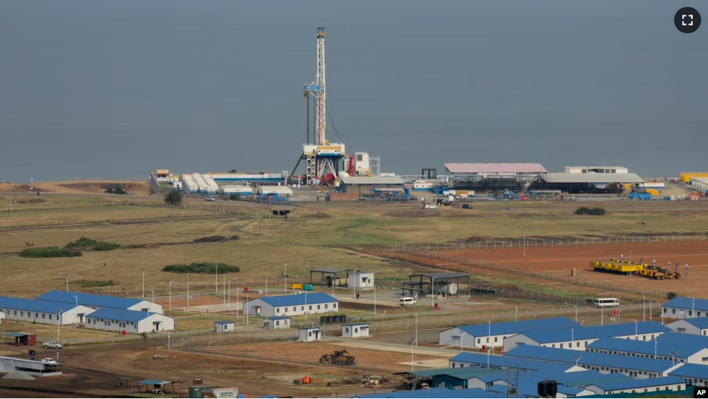 The drilling rig of the Kingfisher oil field, operated by China National Offshore Oil Corporation (CNOOC), is seen on the shores of Lake Albert in the Kikuube district of western Uganda Tuesday, Jan. 24, 2023. (AP Photo/Hajarah Nalwadda)