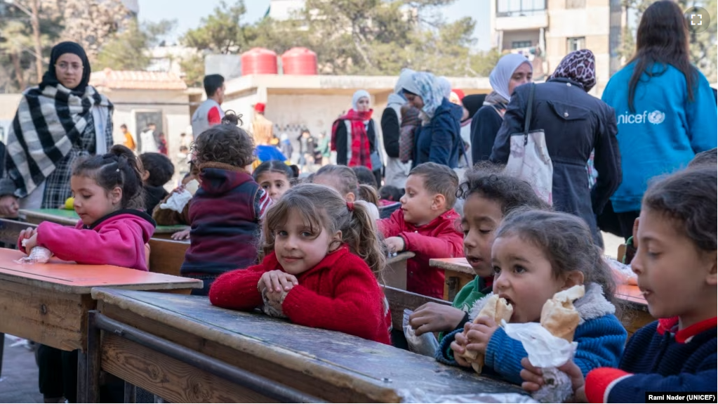 UNICEF-supported child protection mobile team organized recreational activities for children in a shelter in Aleppo city on Feb. 20, 2023, after a devastating earthquake had struck the city. (Photo courtesy UNICEF)