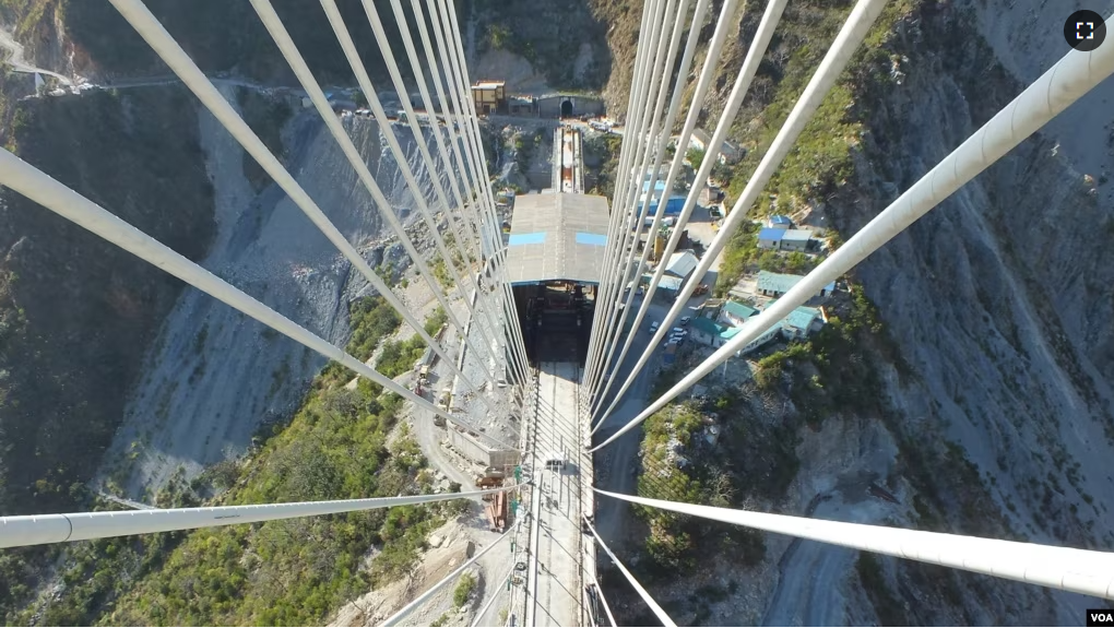 Aerial view of the tunnel and Anji Khad Bridge, one of the important bridges for the Udhampur-Srinagar-Baramulla Rail Line in Kashmir. (Bilal Hussain/VOA)