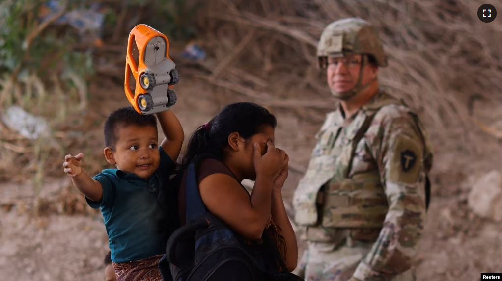 Migrants stand near the Rio Bravo river after crossing the border, to request asylum in the United States, as seen from Ciudad Juarez Mexico May 13, 2023. (REUTERS/Jose Luis Gonzalez)