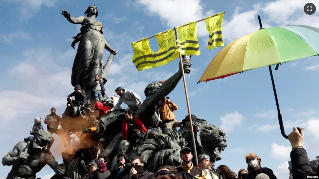 People attend the traditional May Day labor march, a day of mobilization against the French pension reform law and for social justice, in Paris, France May 1, 2023. (REUTERS/Benoit Tessier)