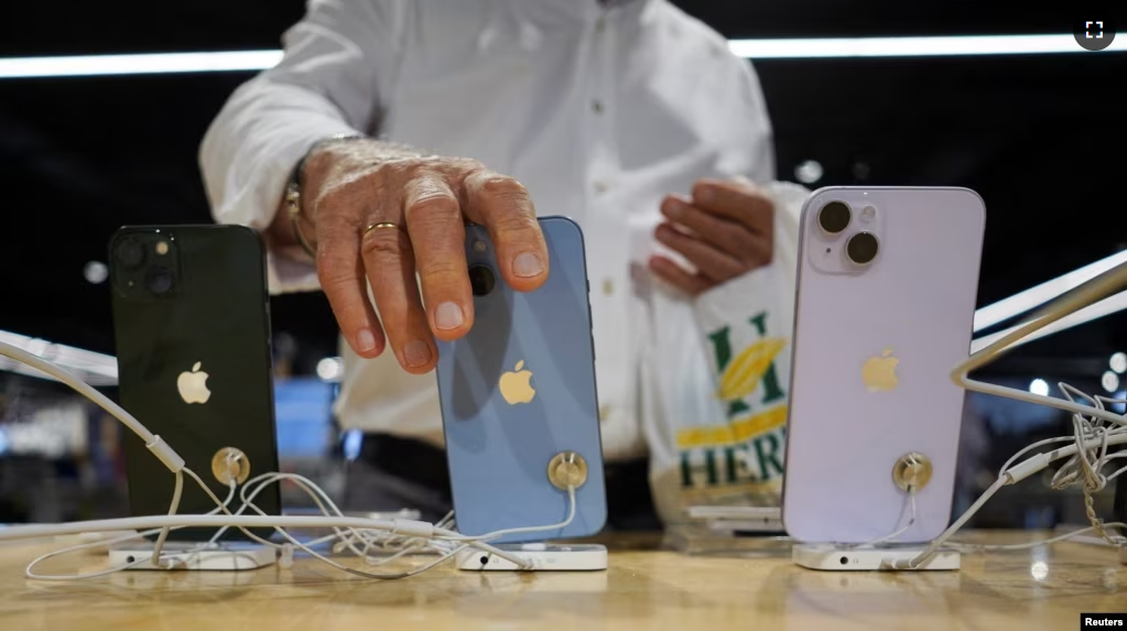 A man looks at Apple iPhones at a shop in Bilbao, Spain on September 14, 2023. (REUTERS/Vincent West)