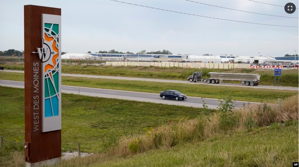 Traffic is shown on Interstate 35 near a Microsoft data center, Tuesday, Sept. 5, 2023, in West Des Moines, Iowa. (AP Photo/Charlie Neibergall)