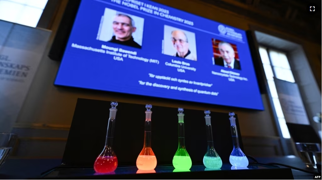 Laboratory flasks are used for explanation during the announcement of the winners of the 2023 Nobel Prize in chemistry at Royal Swedish Academy of Sciences in Stockholm on October 4, 2023. (Photo by Jonathan NACKSTRAND / AFP)