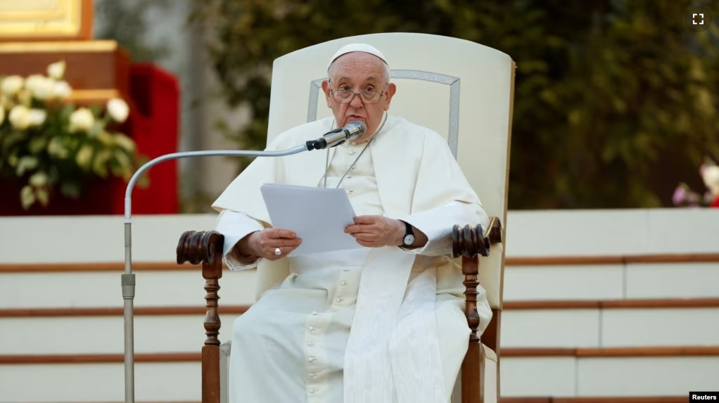 Pope Francis attends the prayer vigil in Saint Peter's square at the Vatican, September 30, 2023. (REUTERS/Remo Casilli)