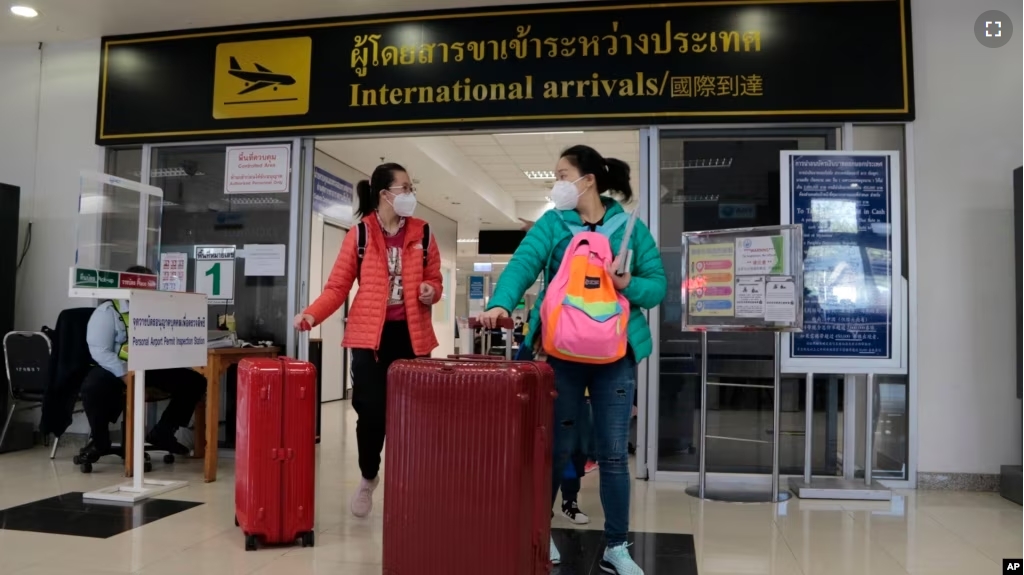 FILE - Chinese tourists arrive at Chiang Mai international airport in Chiang Mai province in northern Thailand, January 23, 2023. (AP Photo/Wichai Thaprieo)