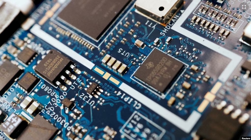 FILE - Semiconductor chips are seen on a circuit board of a computer in this illustration picture taken February 25, 2022. (REUTERS/Florence Lo/Illustration/File Photo)