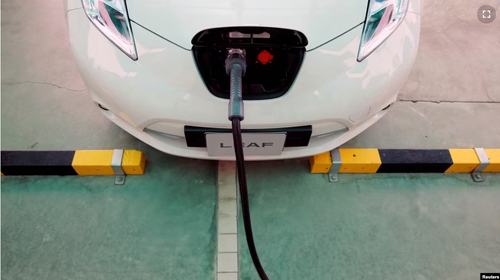 FILE - An electric car is seen while being charged during the opening of a PTT Pcl energy firm's commercial EV (Electric Vehicle) charging station, in Bangkok, Thailand August 15, 2016. (REUTERS/Jorge Silva/File Photo)