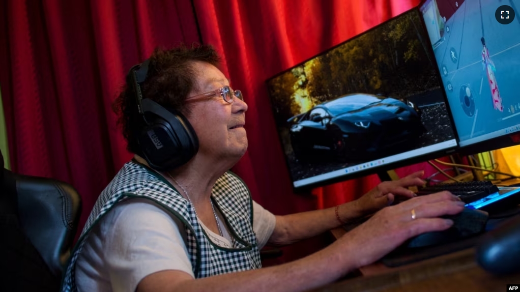 María Elena Arévalo, 81, plays Free Fire, a popular online video game, at home at her home in Llay-Llay, Valparaiso Region, Chile, on Dec. 19, 2023. (Photo by Pablo Vera / AFP)