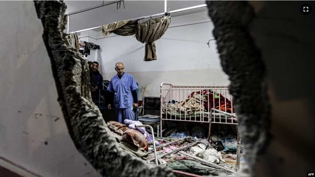 FILE - People inspect the damage in a room following Israeli bombardment at Nasser Hospital in Khan Yunis in the southern Gaza Strip on Dec. 17, 2023. (AFP Photo)