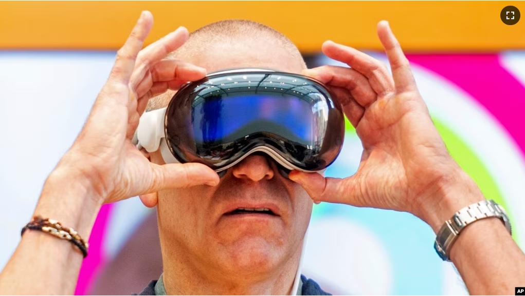 Scott Joachim tries out an Apple Vision Pro headset during the first day of sales at a Palo Alto, Calif., Apple store on Friday, Feb. 2, 2024. (AP Photo/Noah Berger)