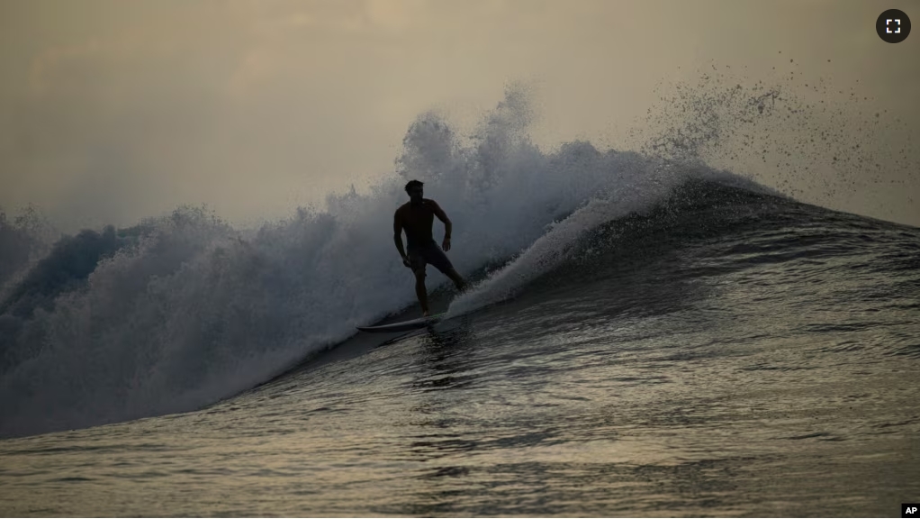 Tahitian-born surfer Kauli Vaast rides a wave in Teahupo'o, Tahiti, French Polynesia, Sunday, Jan. 13, 2024. (AP Photo/Daniel Cole)