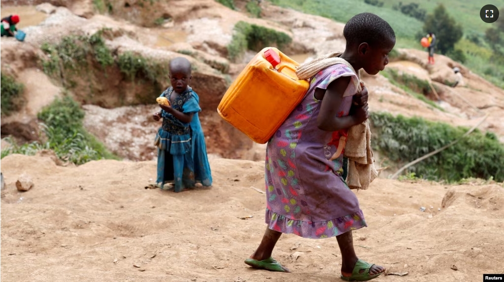 FILE - A girl carries a container of water at a coltan mine in Kamatare, Masisi territory, North Kivu Province of Democratic Republic of Congo, December 1, 2018. (REUTERS/Goran Tomasevic/File Photo)