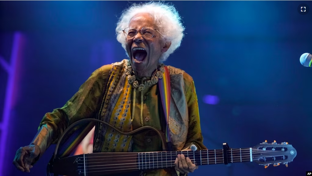 Brazilian singer Catia de Franca, 77, belts out a tune at a warehouse converted into a venue for independent artists in Sao Paulo, Brazil, April 19, 2024. (AP Photo/Andre Penner, File)