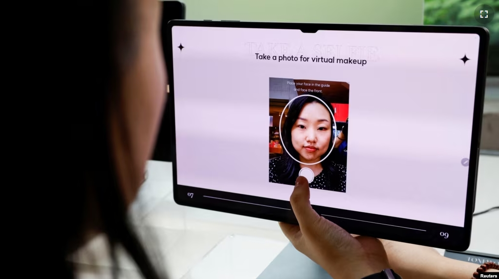 Kwon Hyo-jin takes a photo for virtual makeup to analyze her skin color using AI technology, to get a color for lipstick at Amore Seongsu in Seoul, South Korea, June 7, 2024. (REUTERS/Kim Soo-hyeon)