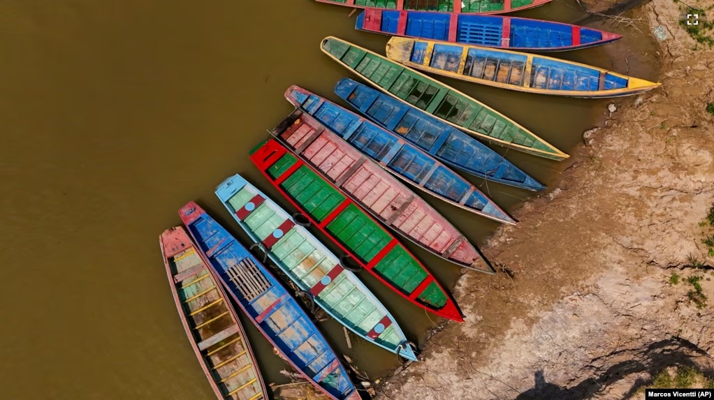 Boats sit on the bank of the Acre River, the main water source for the city of Rio Branco, which is facing water shortages amid a drought in Acre state, Brazil, Friday, Aug. 2, 2024. (AP Photo/Marcos Vicentti)