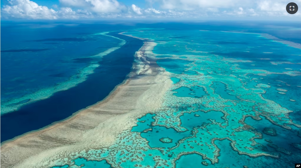 In this photo provided by the Great Barrier Reef Marine Park Authority the Hardy Reef is viewed from the air near the Whitsunday Islands, Australia, June 22, 2014. (Jumbo Aerial Photography/Great Barrier Reef Marine Park Authority via AP)