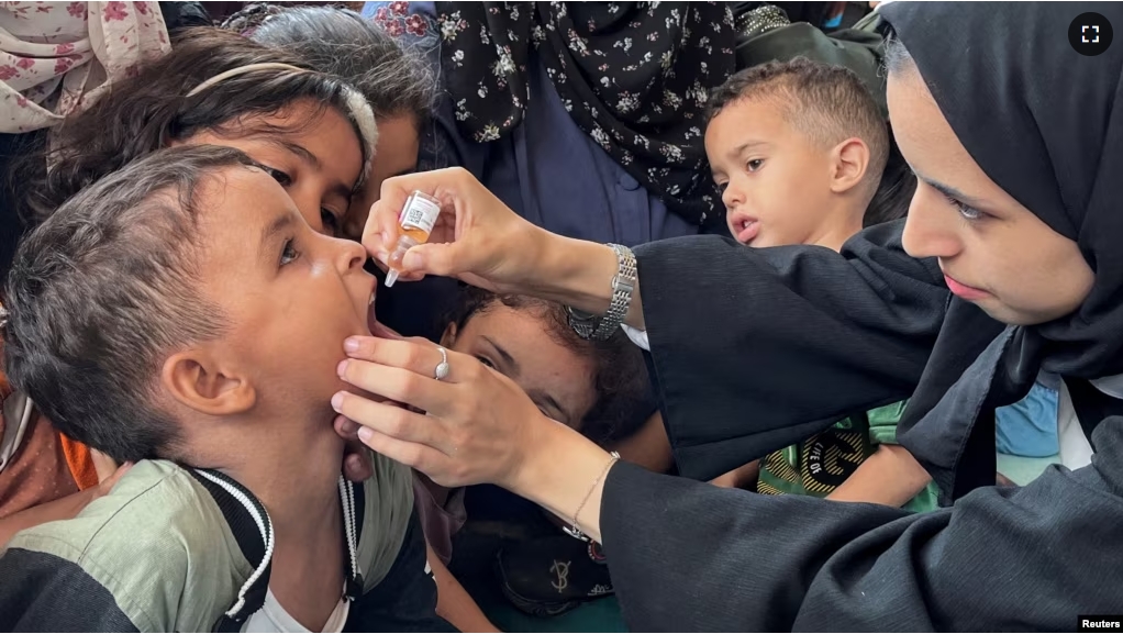 A Palestinian child is vaccinated against polio, amid the Israel-Hamas conflict, in Deir Al-Balah in the central Gaza Strip, September 1, 2024. (REUTERS/Hussam Al-Masri)