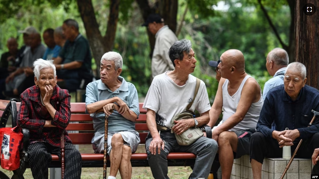 FILE- Elderly people rest at a park in Fuyang in eastern China's Anhui province on September 13, 2024. China said on September 13 it would gradually raise its statutory retirement age, as the country grapples with an older population. (Photo by AFP)