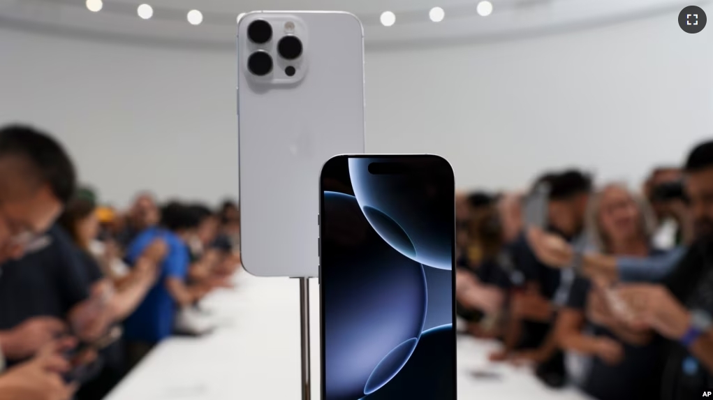 20240911 Apple Launches New iPhone ‘Built for AI’ VOA英语教学网 VOA