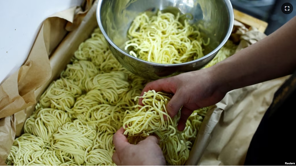 Ramen shop Menya Taisei's owner Taisei Hikage prepares to cook ramen with noodles at his shop in Tokyo, Japan, October 22, 2024. (REUTERS/Kim Kyung-Hoon)