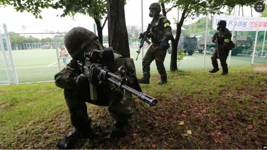 In this file photo, South Korean army soldiers carry out an anti-terror drill as part of the Ulchi Taeguk exercise at a park in Seoul, South Korea, May 27, 2019. (AP Photo/Ahn Young-joon, File)