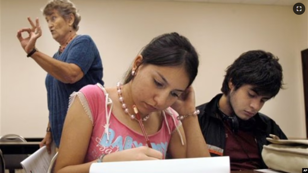 FILE - Students at the University of Texas-Southmost College work on a writing assignment in an English as a Second Language class in 2006. (AP Photo/Brad Doherty)