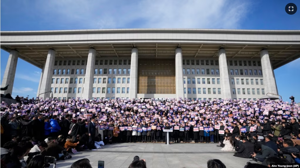 Members of main opposition Democratic Party stage a rally against South Korean President Yoon Suk Yeol at the National Assembly in Seoul, South Korea, Wednesday, Dec. 4, 2024. (AP Photo/Ahn Young-joon)